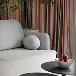 Elegant & Bright Janosika In With Parking By Renters *