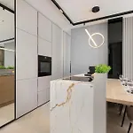 Elegant & Bright Janosika In With Parking By Renters Apartmán
