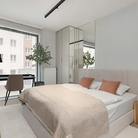 Elegant & Bright Janosika In With Parking By Renters Apartament *