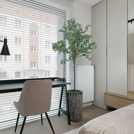 Elegant & Bright Janosika In With Parking By Renters シュチェチン