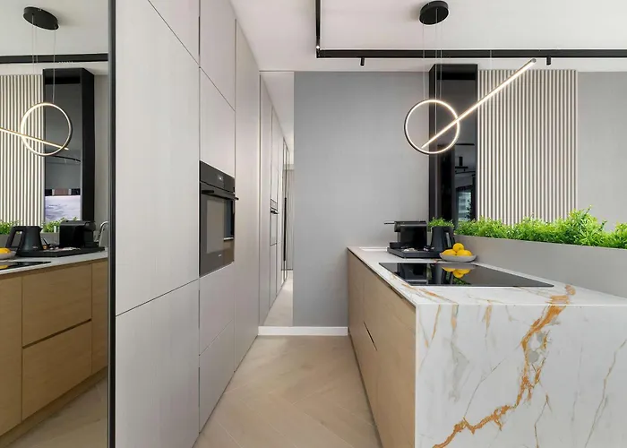 Elegant & Bright Janosika In With Parking By Renters Apartamento *