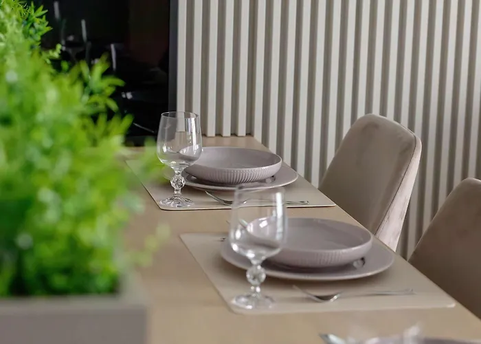 Apartamento Elegant & Bright Janosika In With Parking By Renters