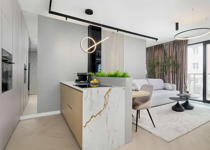 Elegant & Bright Janosika In With Parking By Renters *